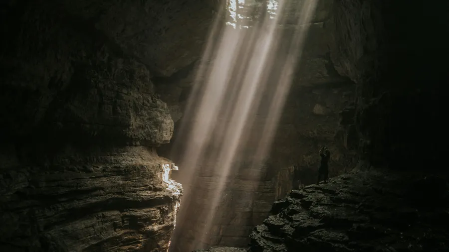 Espeleología de iniciación en la Cueva del Escalón, Cantabria
