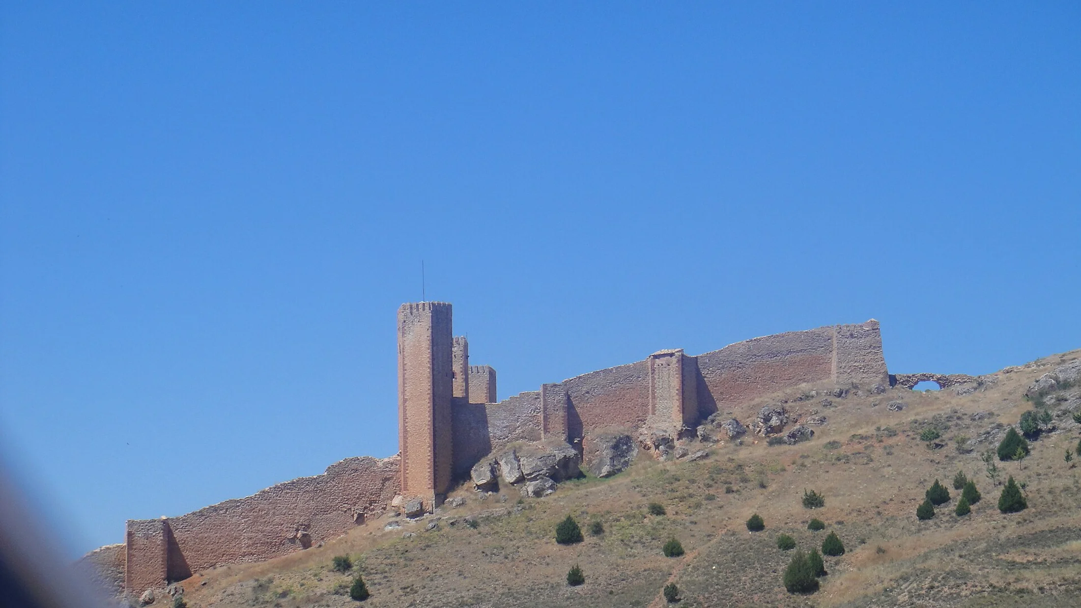 File:Castillo de Molina de Aragón  1.JPG