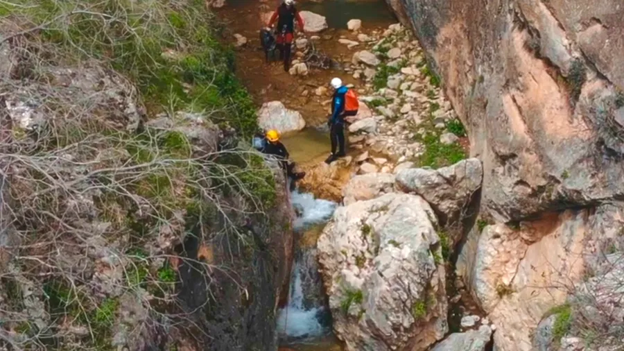 Imagen de Artículo de Blog: Tu primera ruta de barranquismo: todo lo que necesitas saber