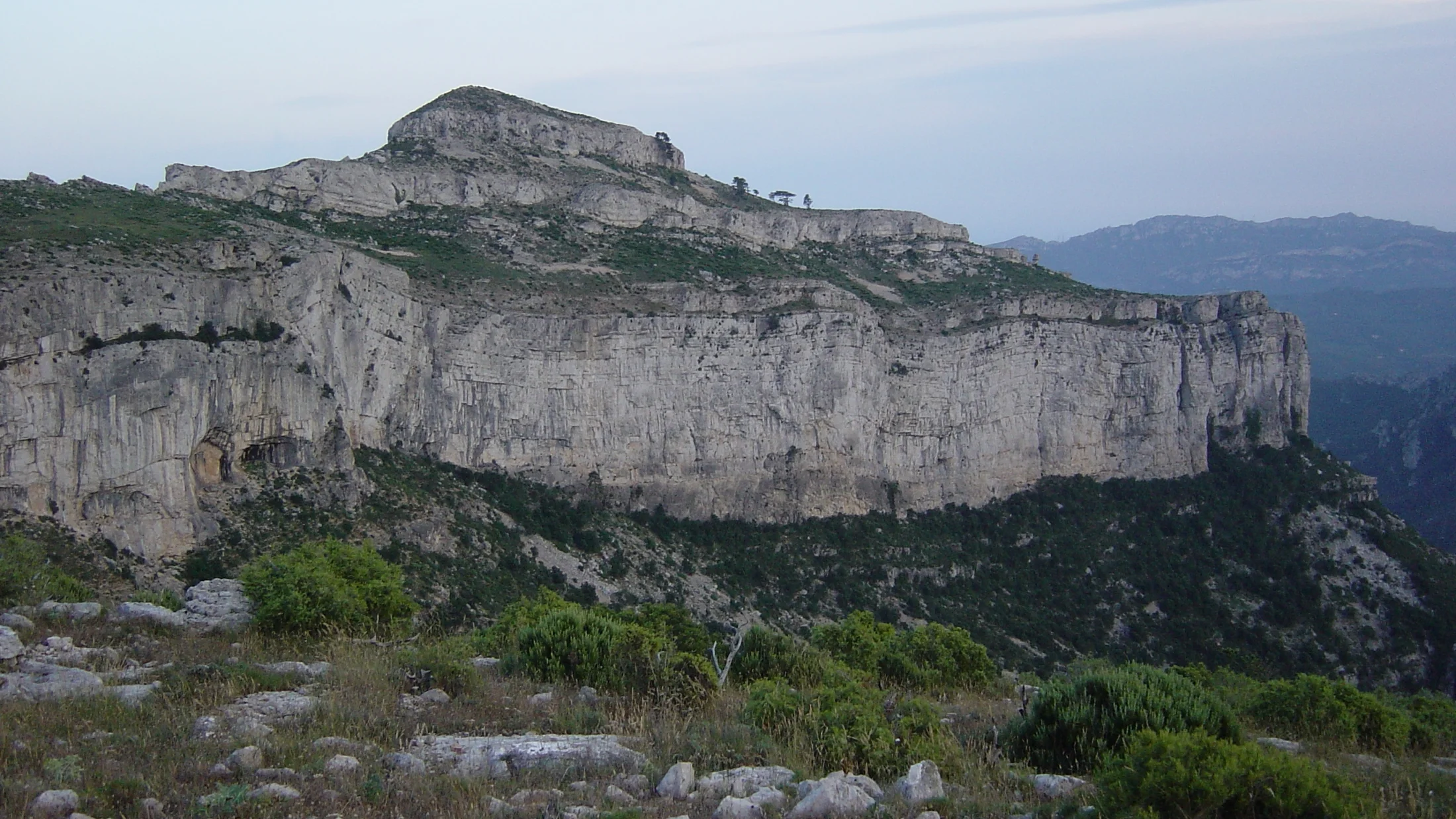 File:Mont redon.jpg