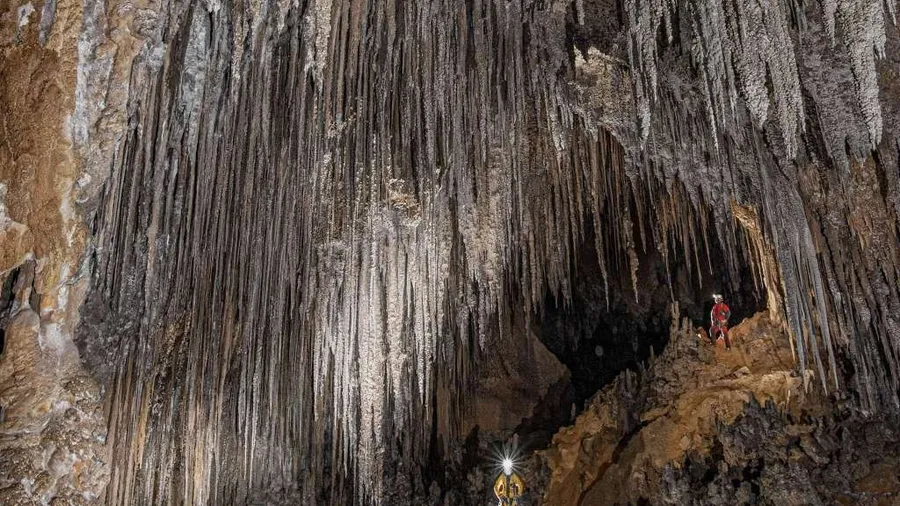 Espeleología en la Cueva Cayuela, Arredondo (Cantabria)