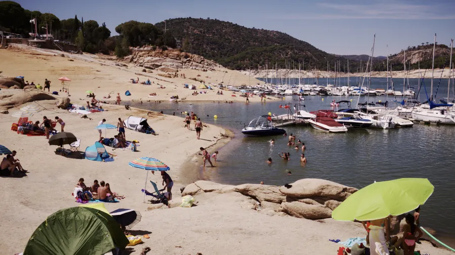 Ruta en bicicleta eléctrica con cata de vinos en el Embalse de San Juan