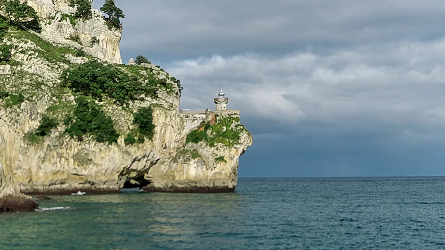 Senderismo al Faro del Caballo en Santoña