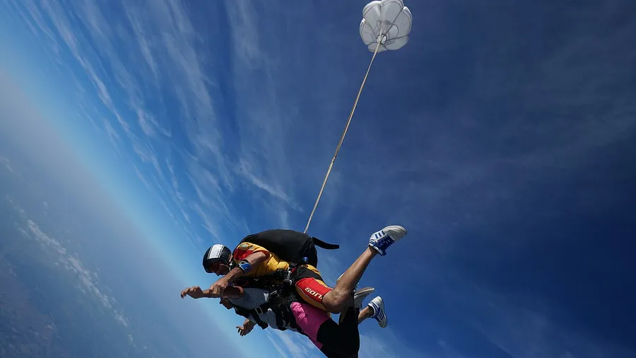 Piloto y salto en paracaídas en Empuriabrava