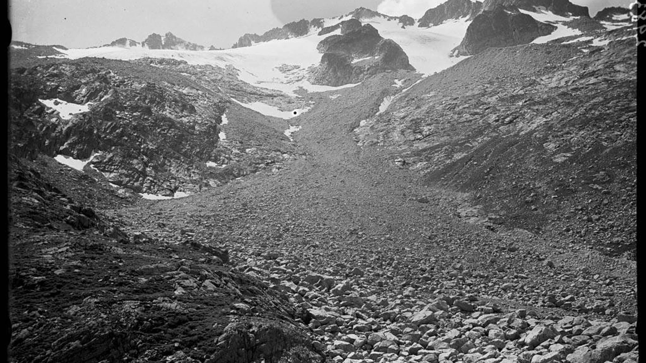 La Maladeta con nieve, vecina del Aneto
