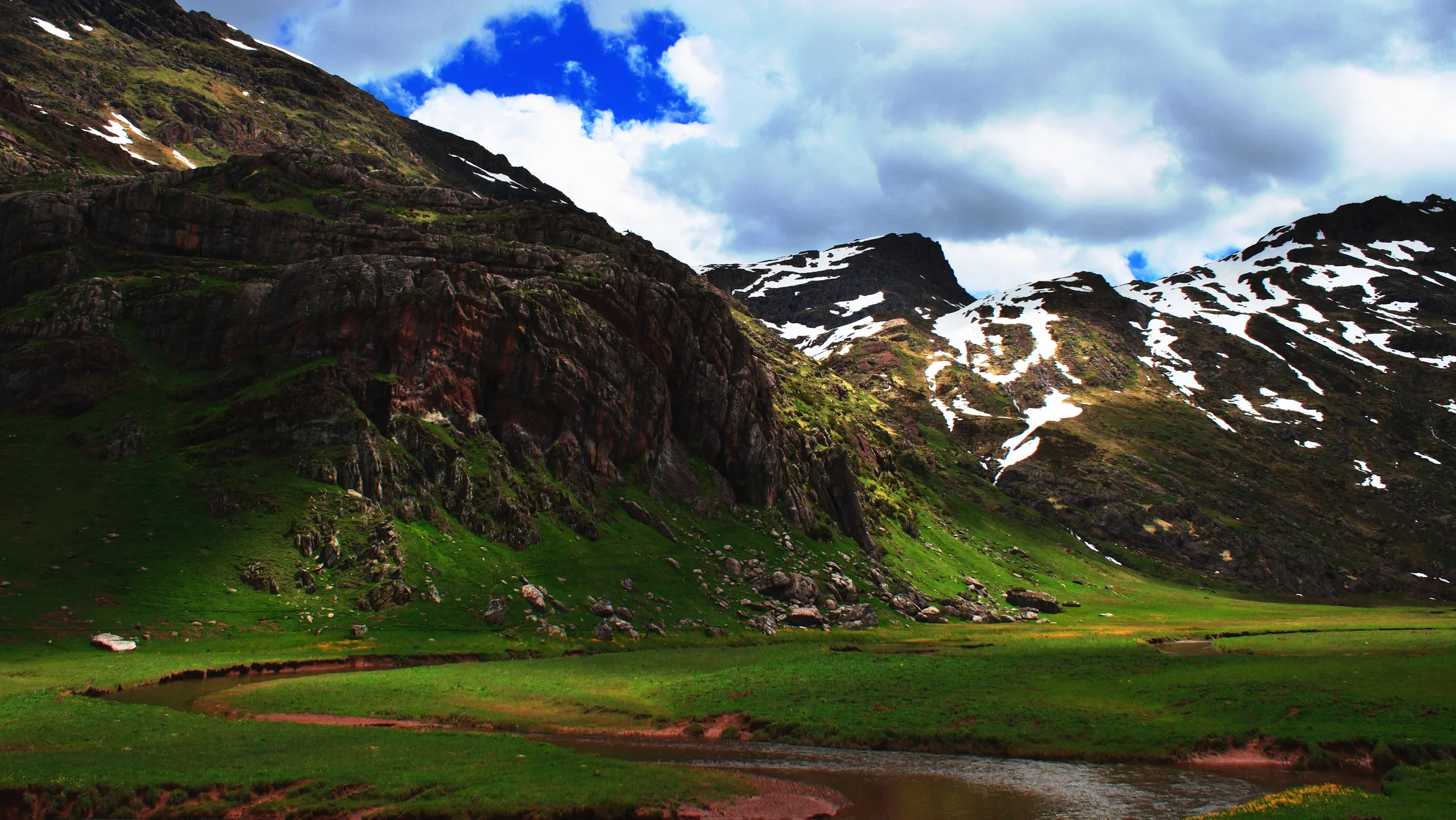 Aguas Tuertas glacial valley