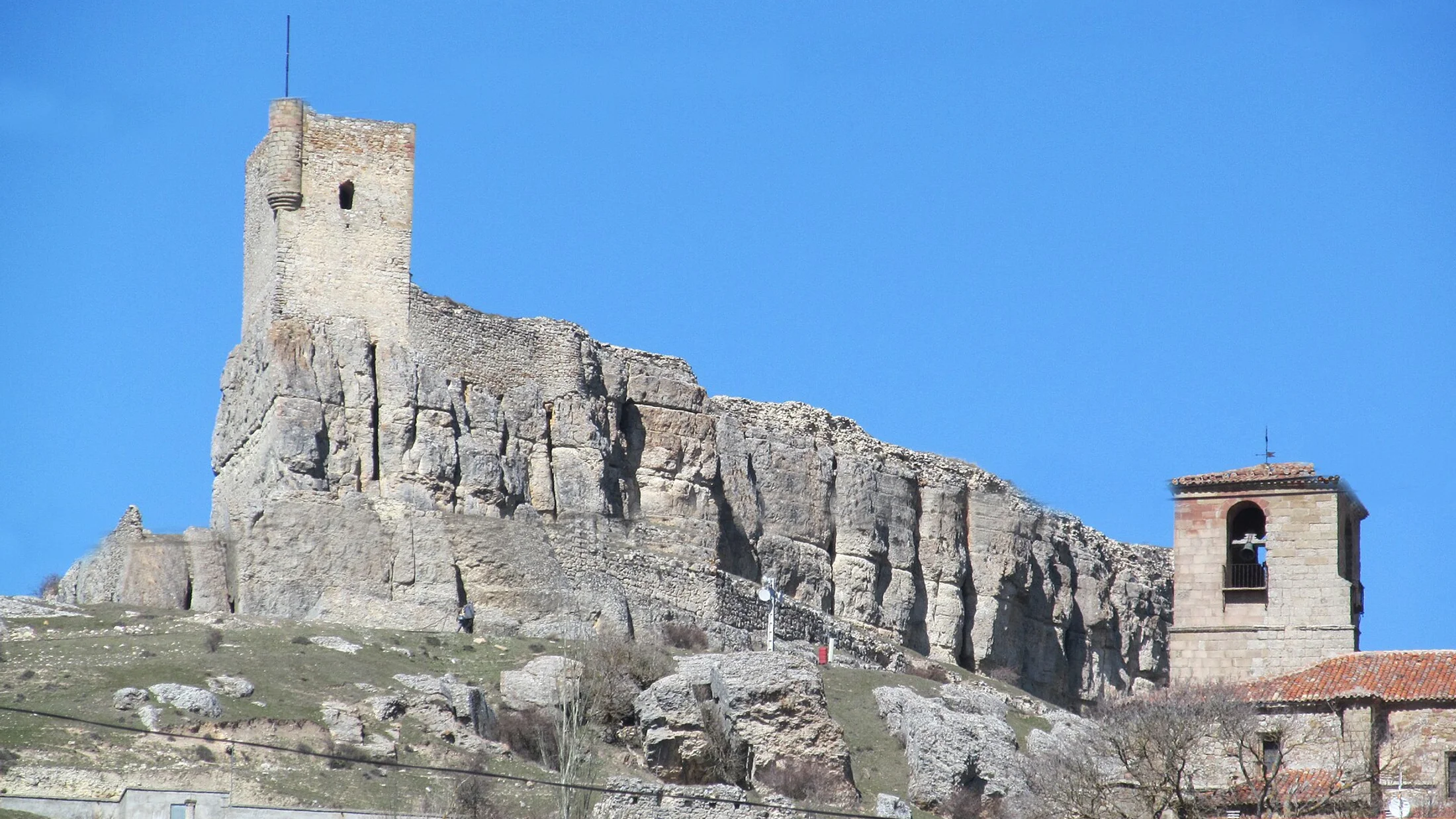 File:Atienza Castillo de Atienza 02.JPG