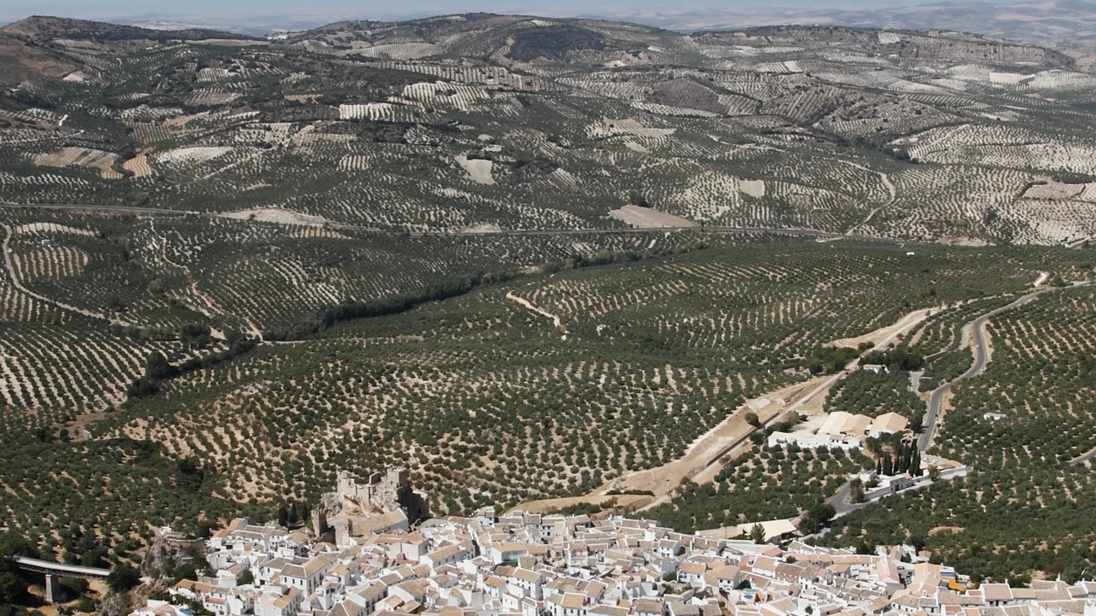 File:Zuheros (8113999612).jpg