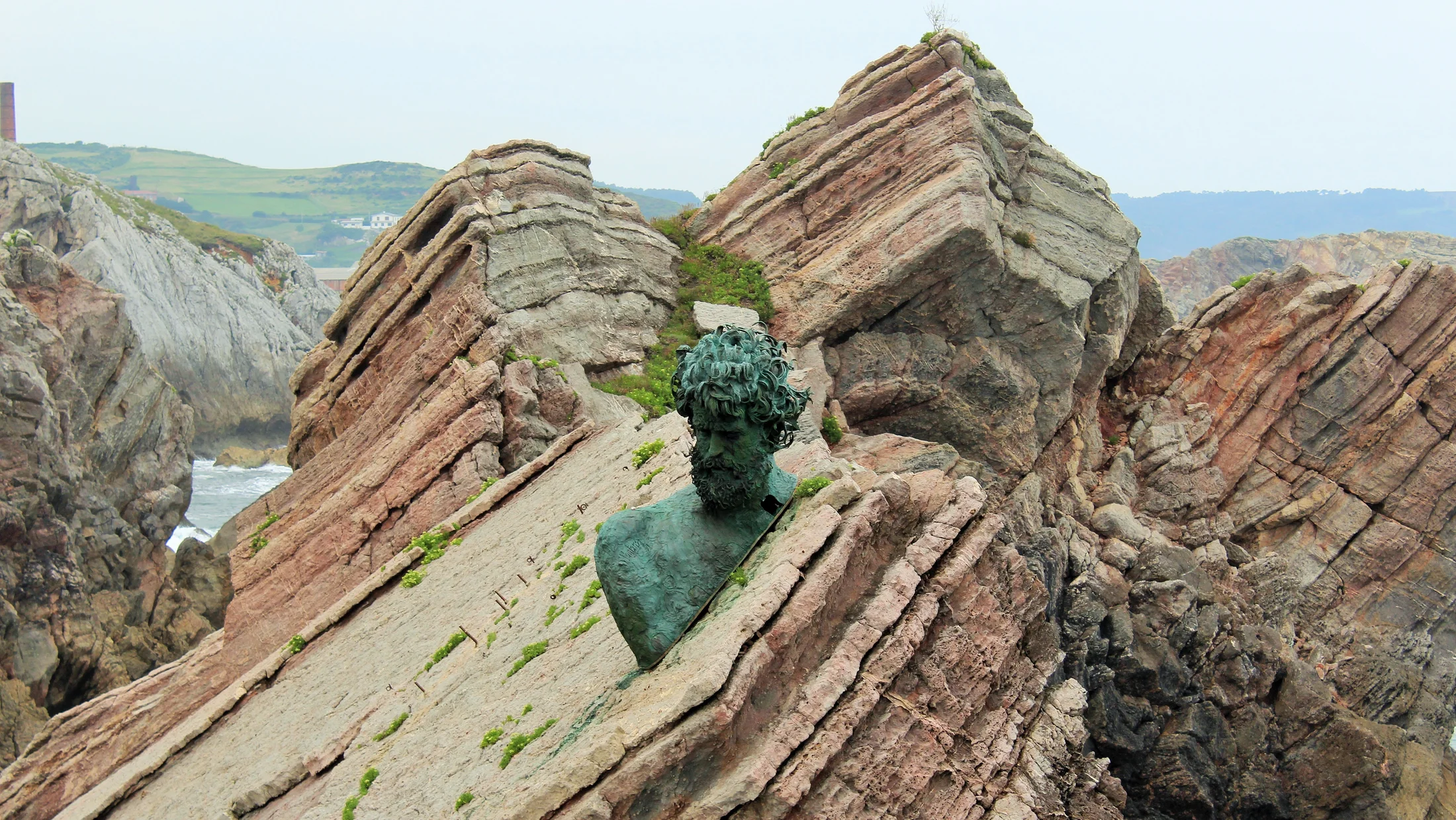 Bust of Philippe Cousteau at La Peñona, Salinas Surf Memorial