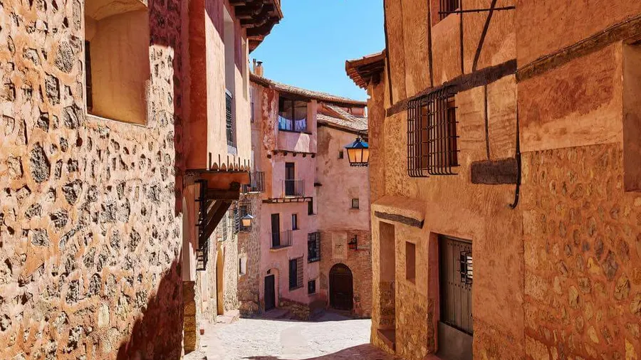 Imagen de Artículo de Blog: 10 pueblos con encanto en España: guía con mapa, precios y actividades