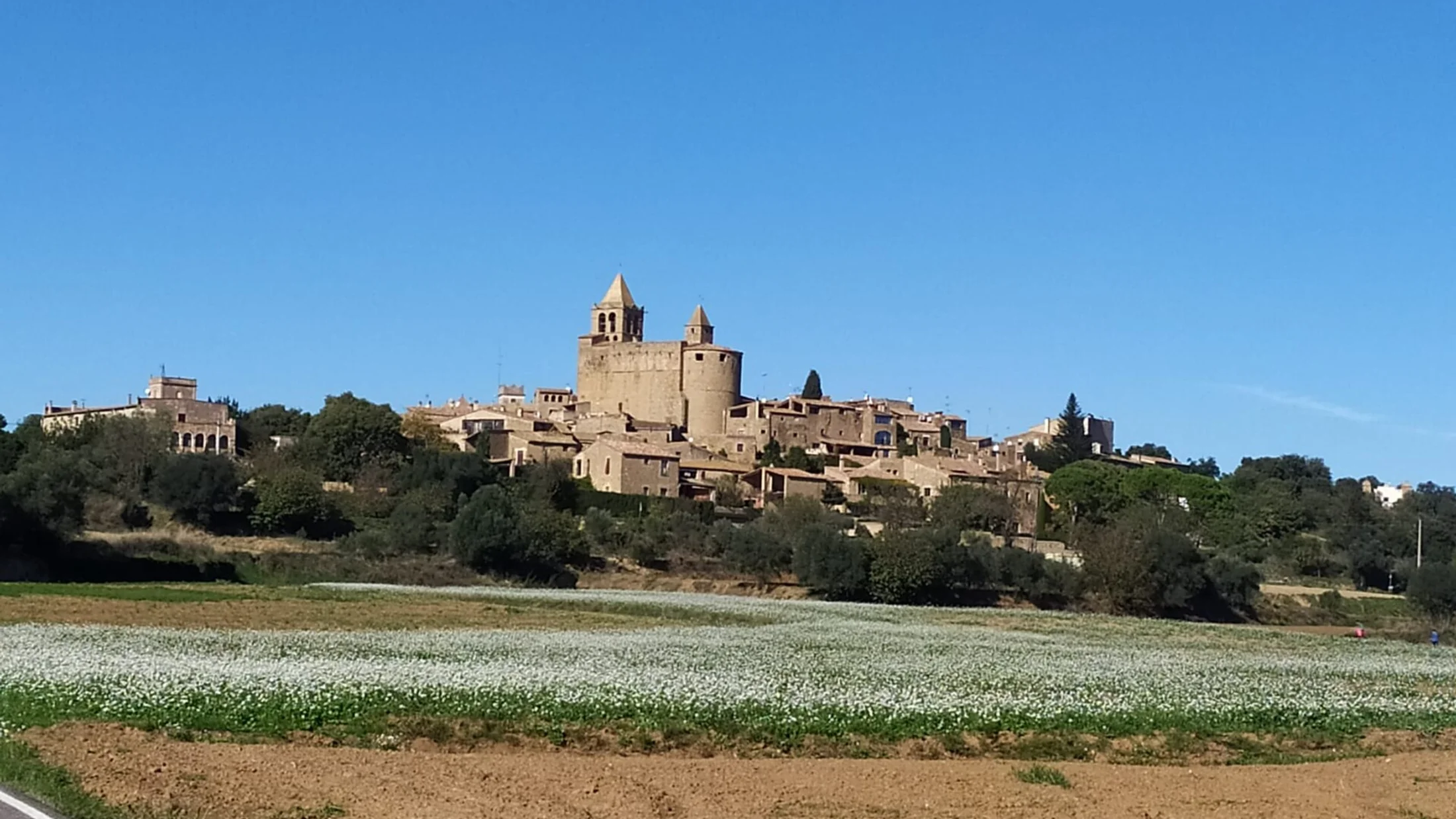 Madremanya, pueblo de piedra del interior del Empordanet