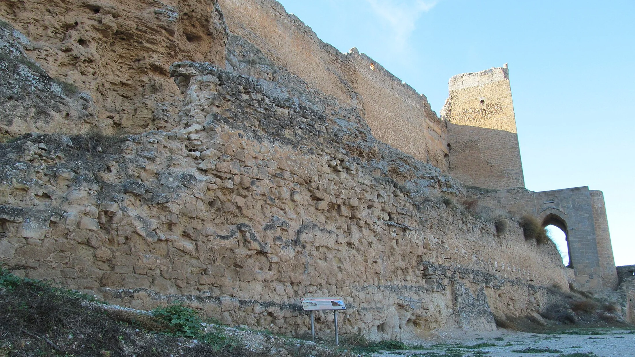 File:Zorita de los Canes Castillo 04.JPG