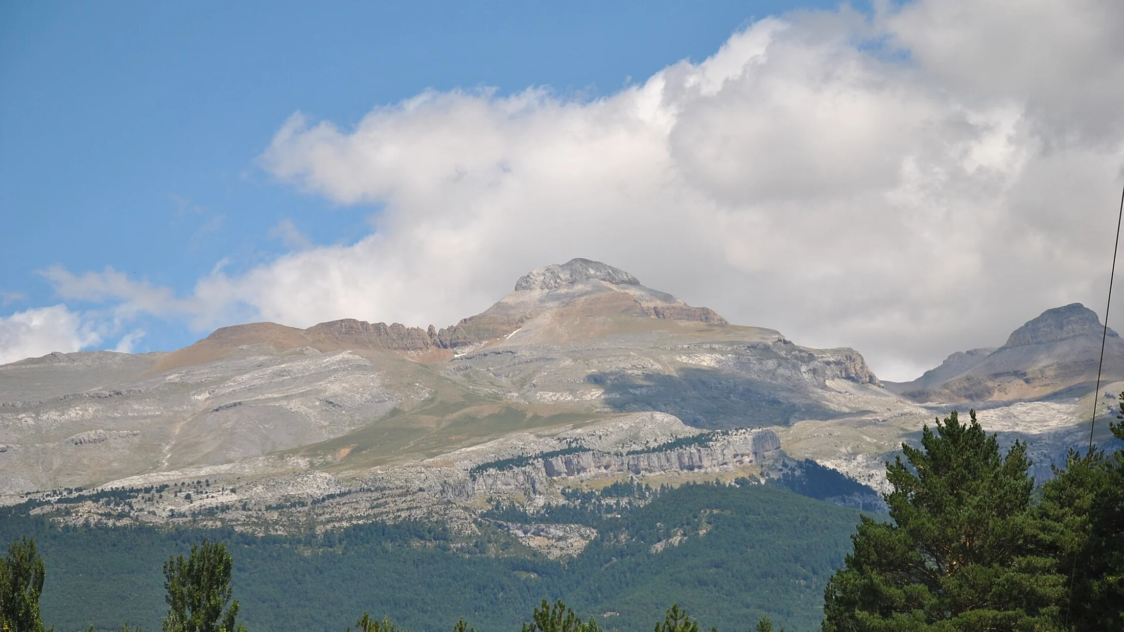 Macizo de Collarada desde Villanúa