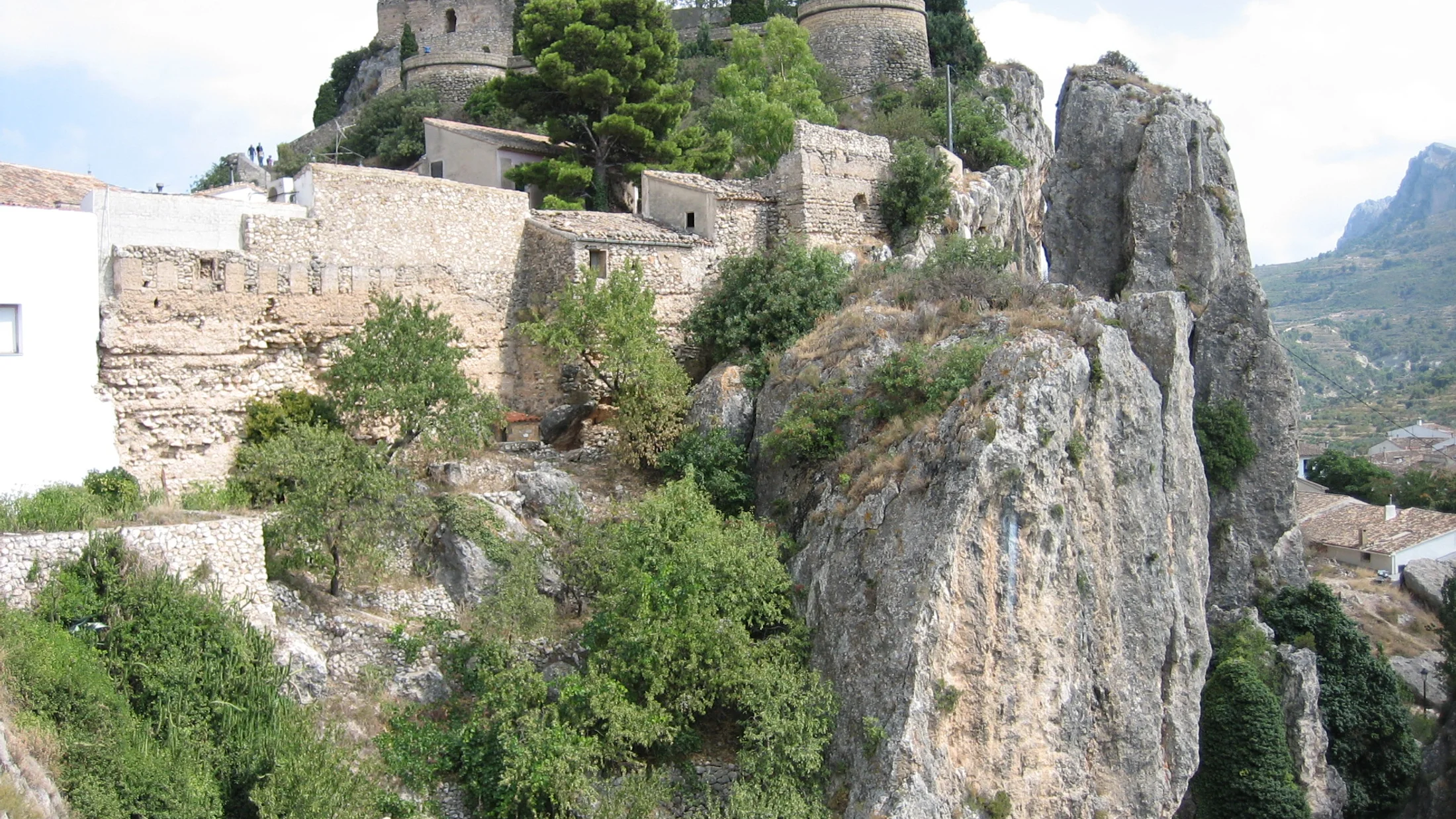 File:Guadalest   Castillo del Rey.jpg