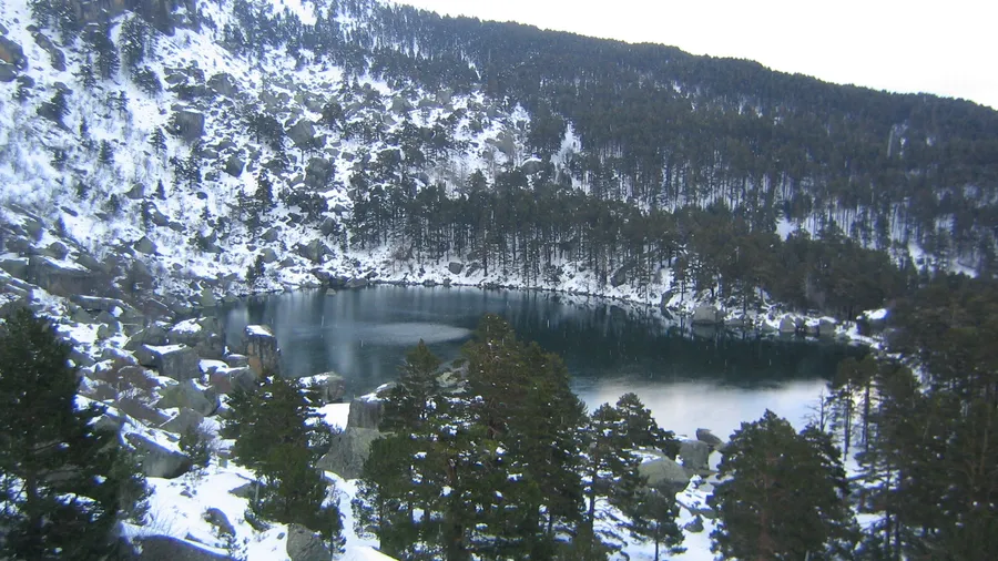 File:Laguna Negra de Urbión.JPG