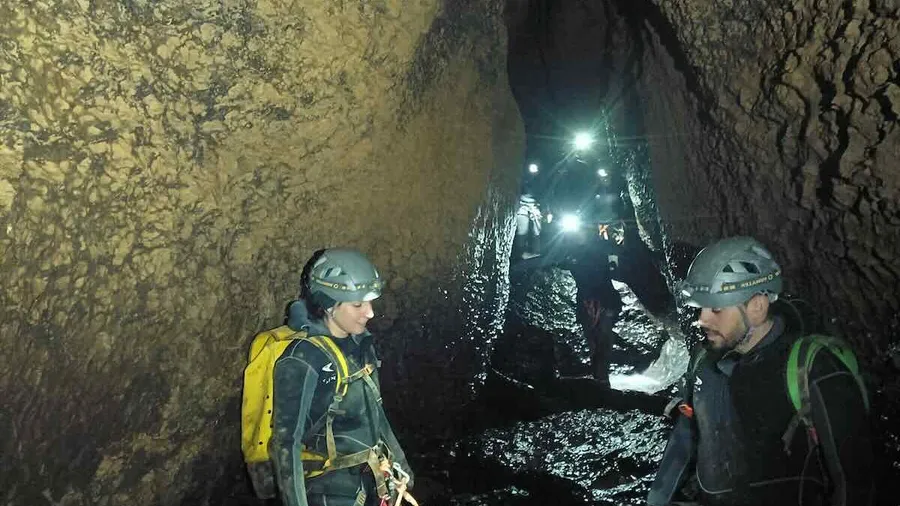 Travesía de espeleología Ojáncano–Anjana, Liérganes (Cantabria)