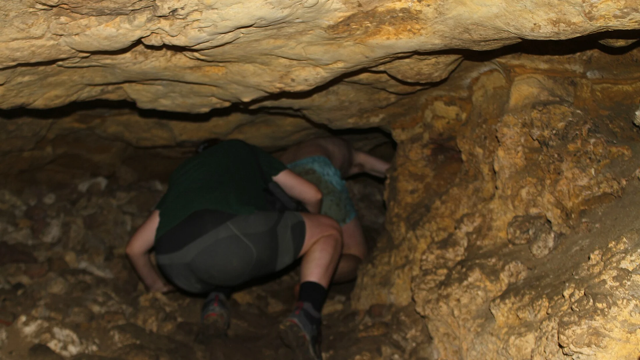 Progress through narrow galleries