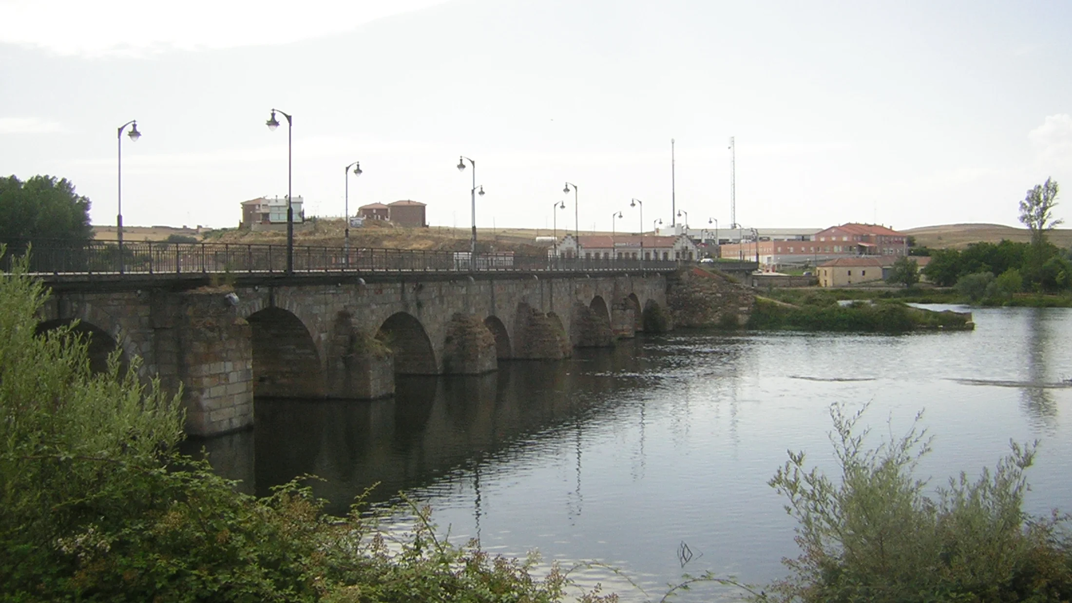 File:Río Tormes en Alba de Tormes.jpg