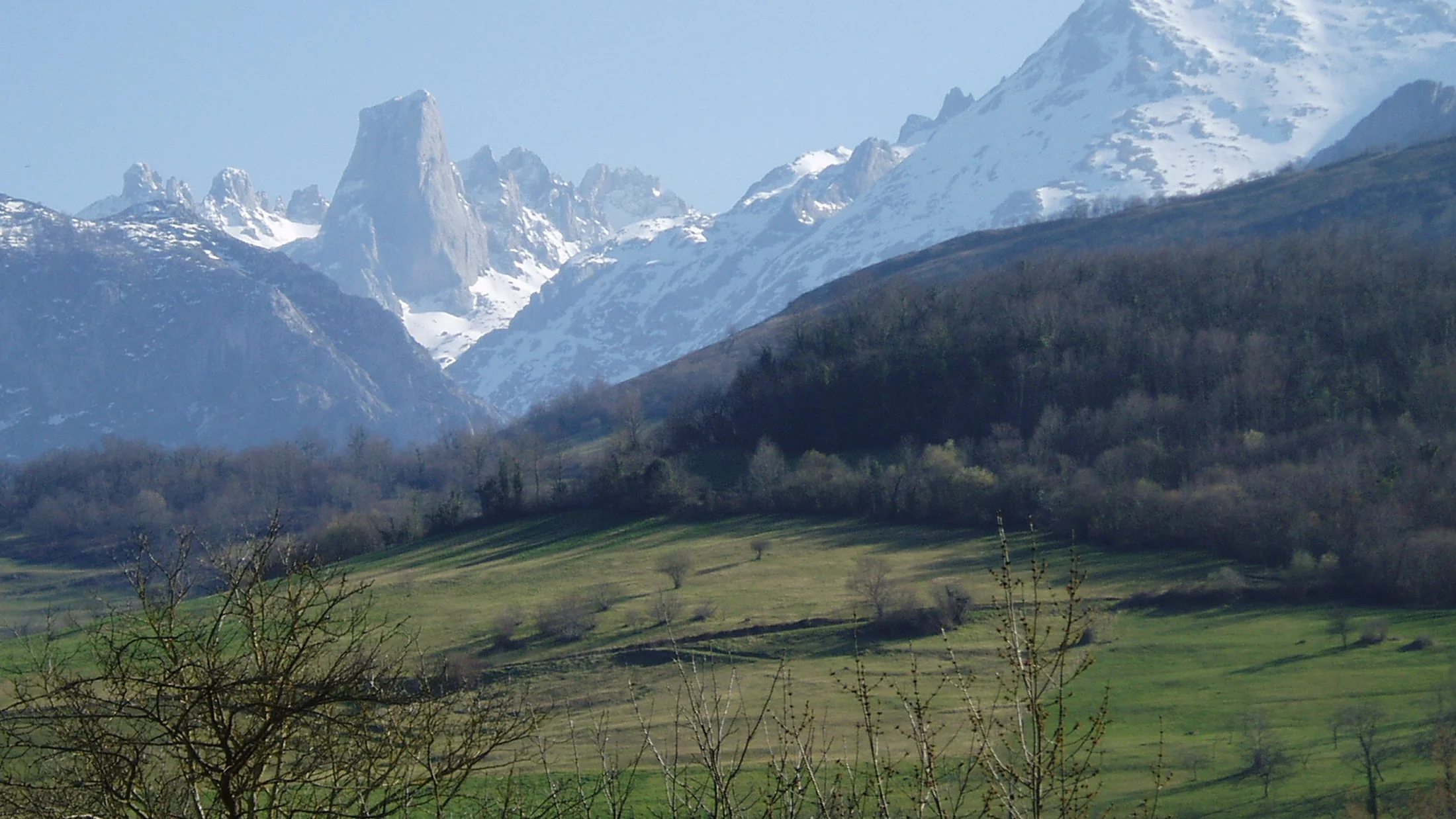Naranjo de Bulnes, Picos de Europa