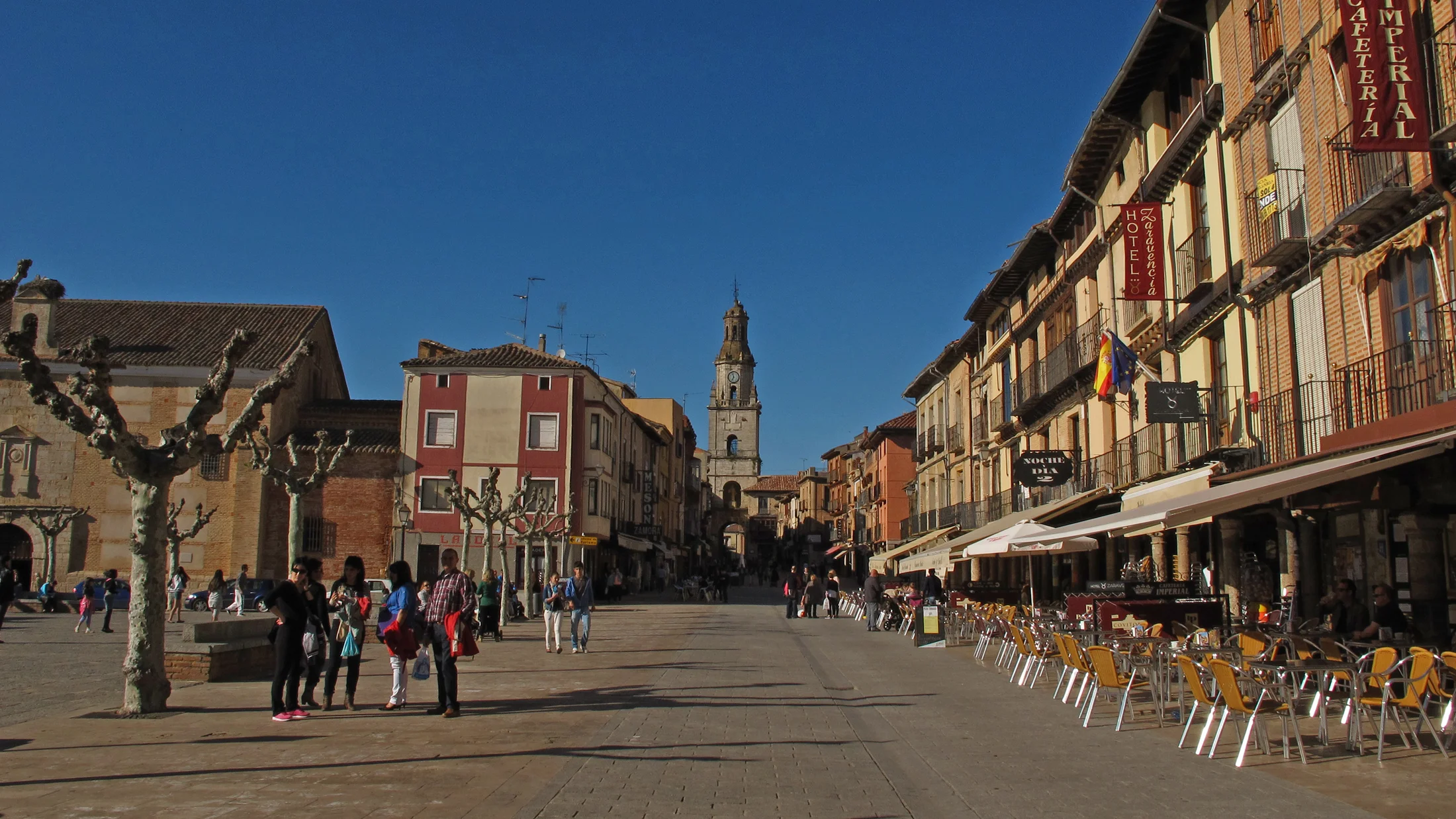 File:Plaza Mayor de Toro (Zamora) (8741228242).jpg