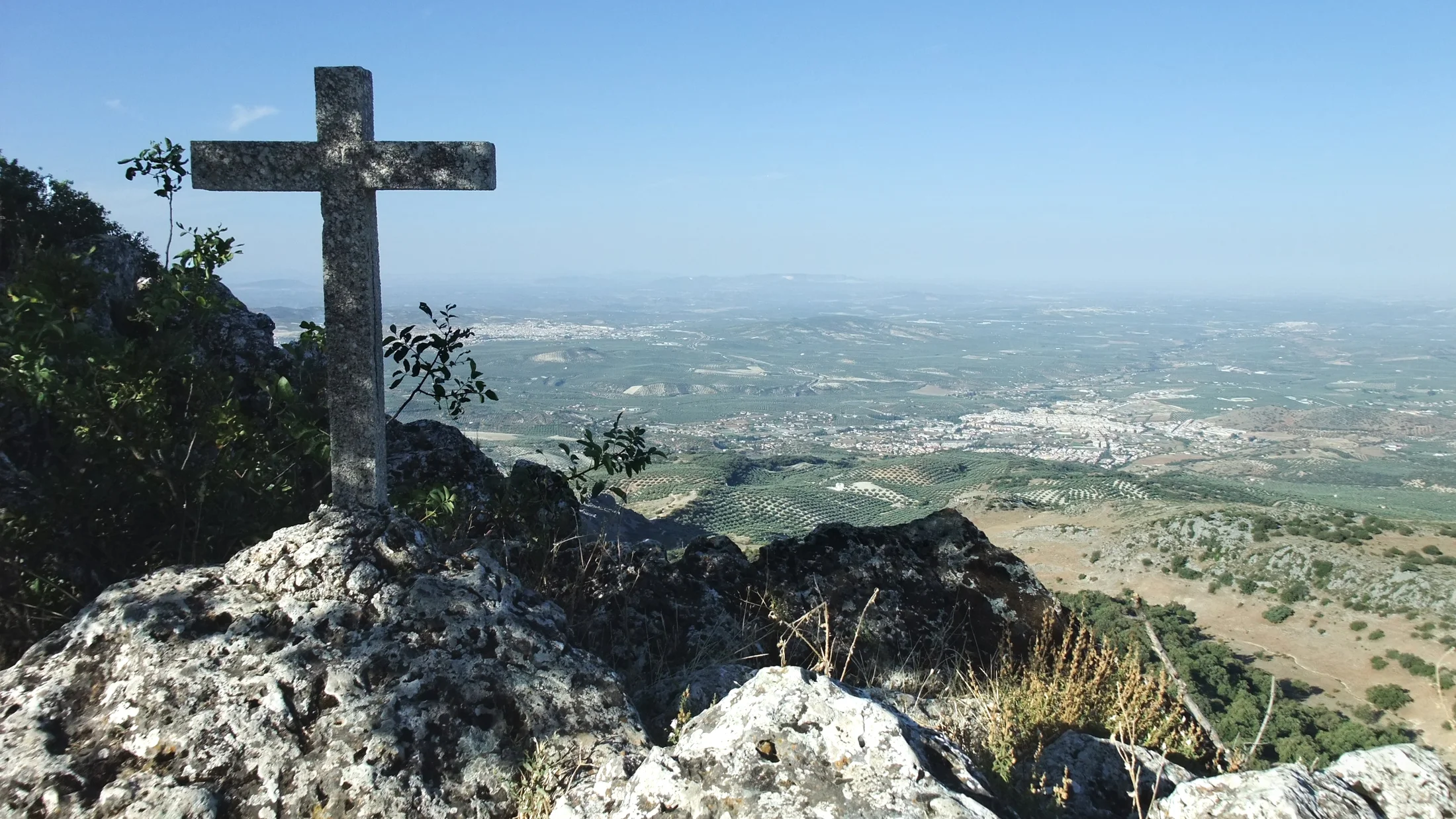 File:Zuheros Blick von Südosten.jpg