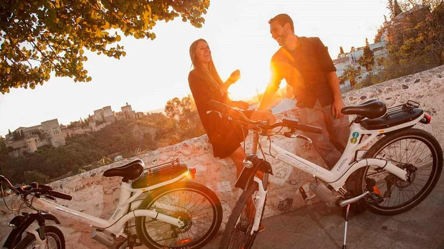Tour combinado de bicicleta eléctrica y flamenco en Granada