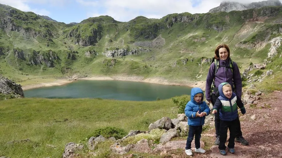 Somiedo con niños: lagos, brañas y osos en familia (plan de 3 días)