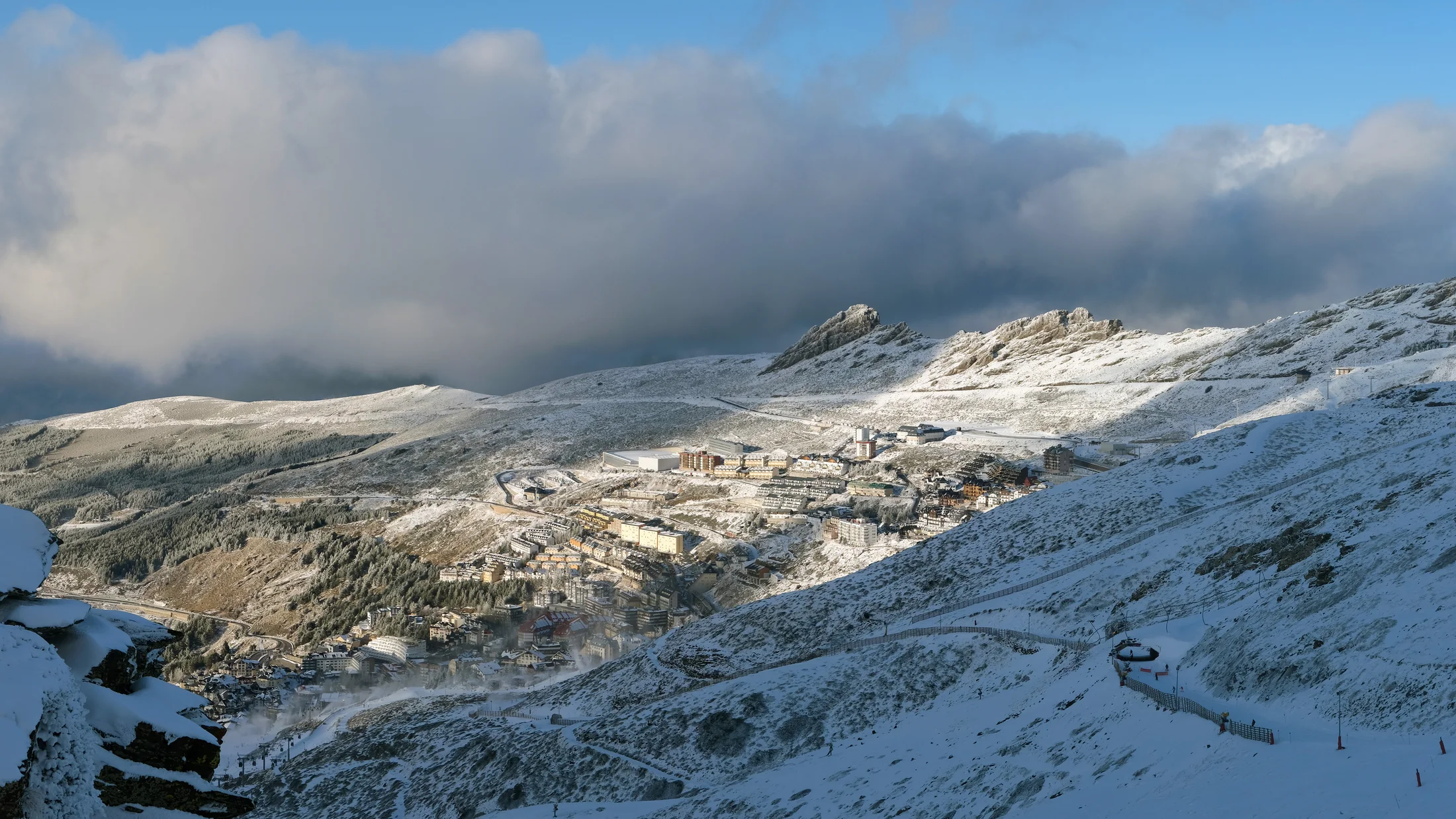 Panorámica de Sierra Nevada desde la alta montaña
