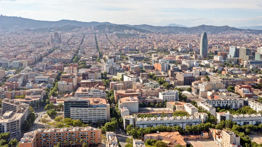 Paseo en helicóptero y cata en bodega en Alella, Barcelona