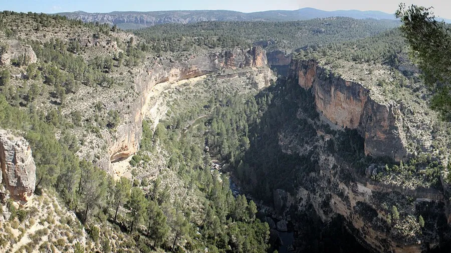 Adventure in the Cabriel Gorges: Rafting, Tipis and Nature Reserve