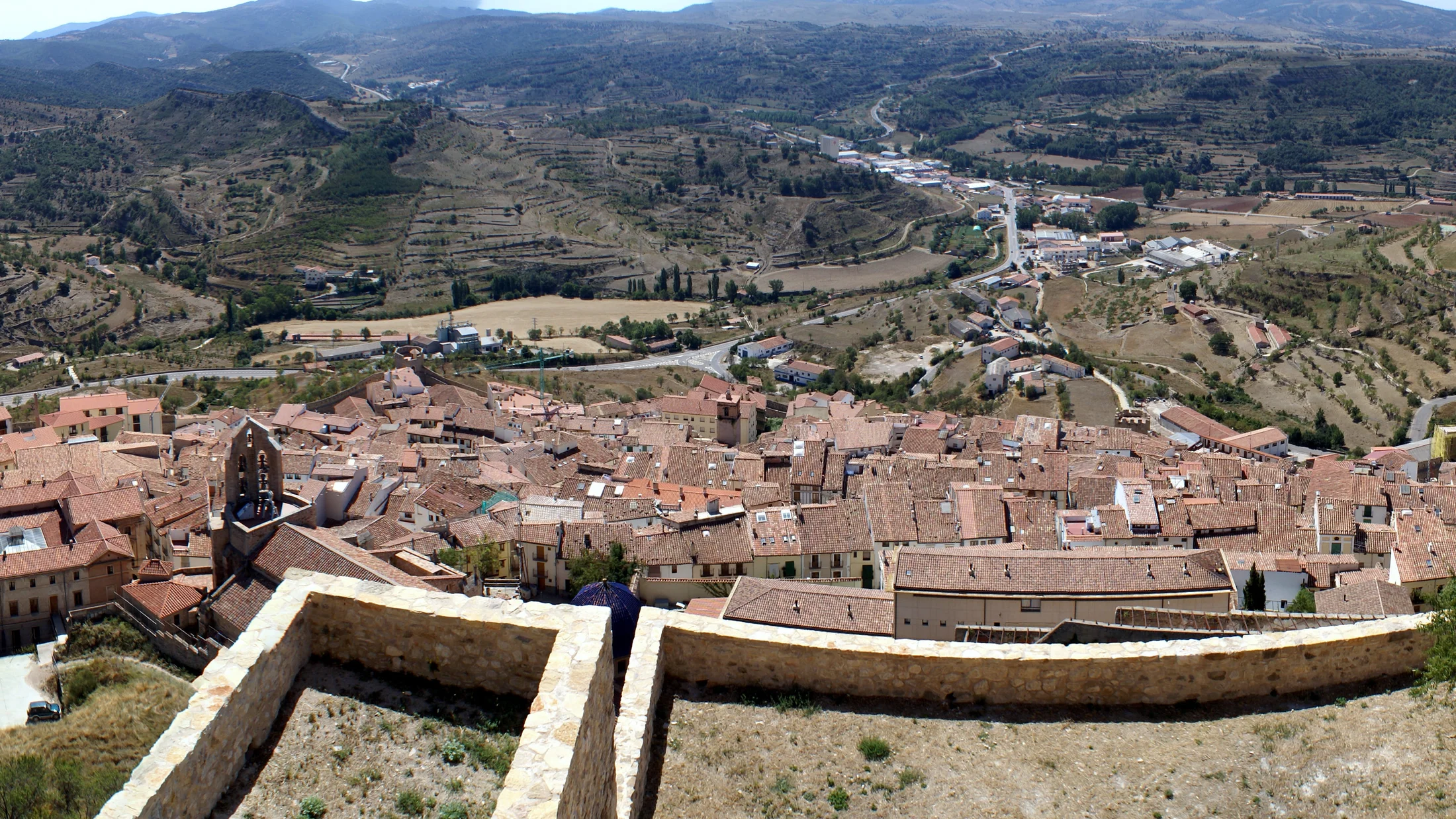 File:Vista panorámica de Morella desde el castillo.jpg