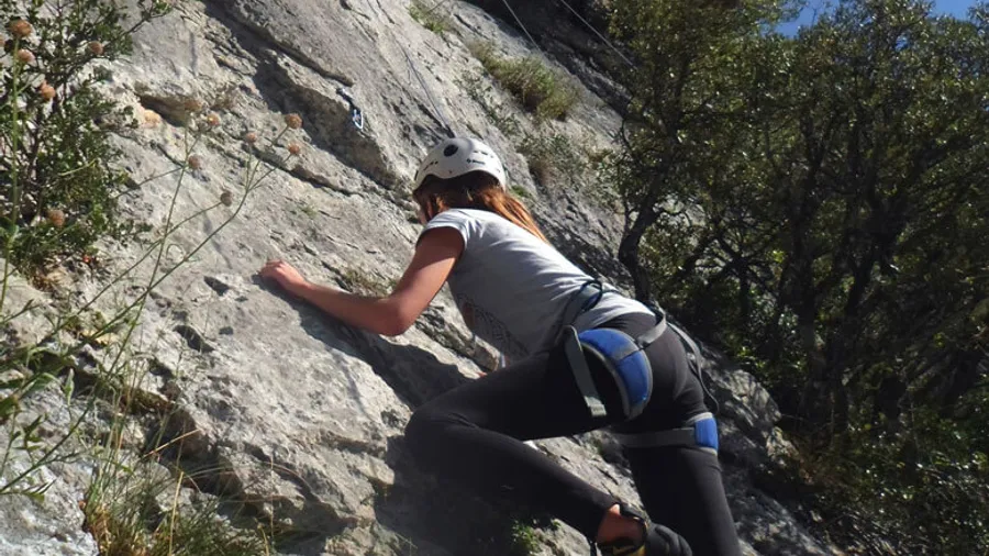 Escalada en roca guiada en Atxarte, Abadiño