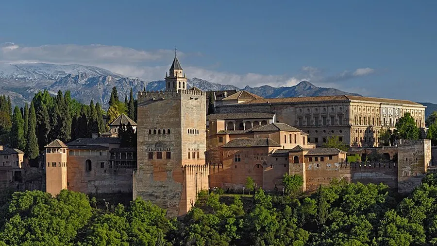 Visita guiada a los Palacios Nazaríes en la Alhambra de Granada