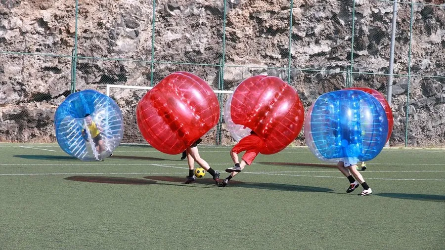 Fútbol burbuja y juegos multiaventura en Pamplona