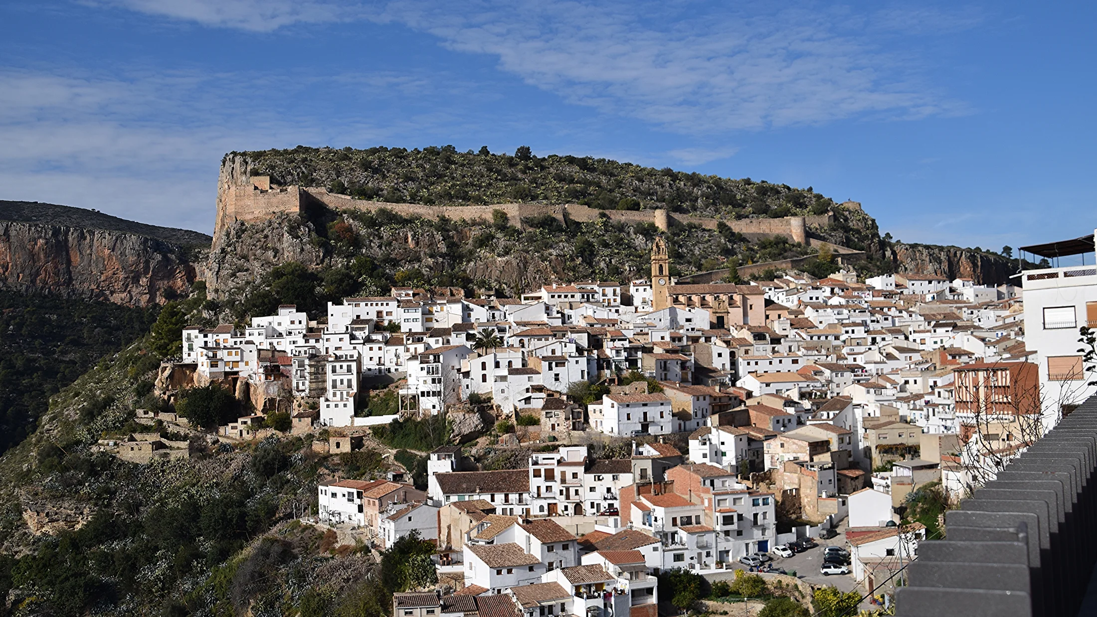 File:Luz en Chulilla.jpg