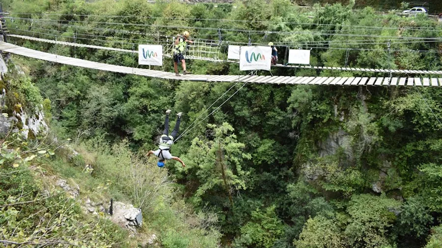 Doble salto de puenting en puente tibetano de Vidosa, Asturias