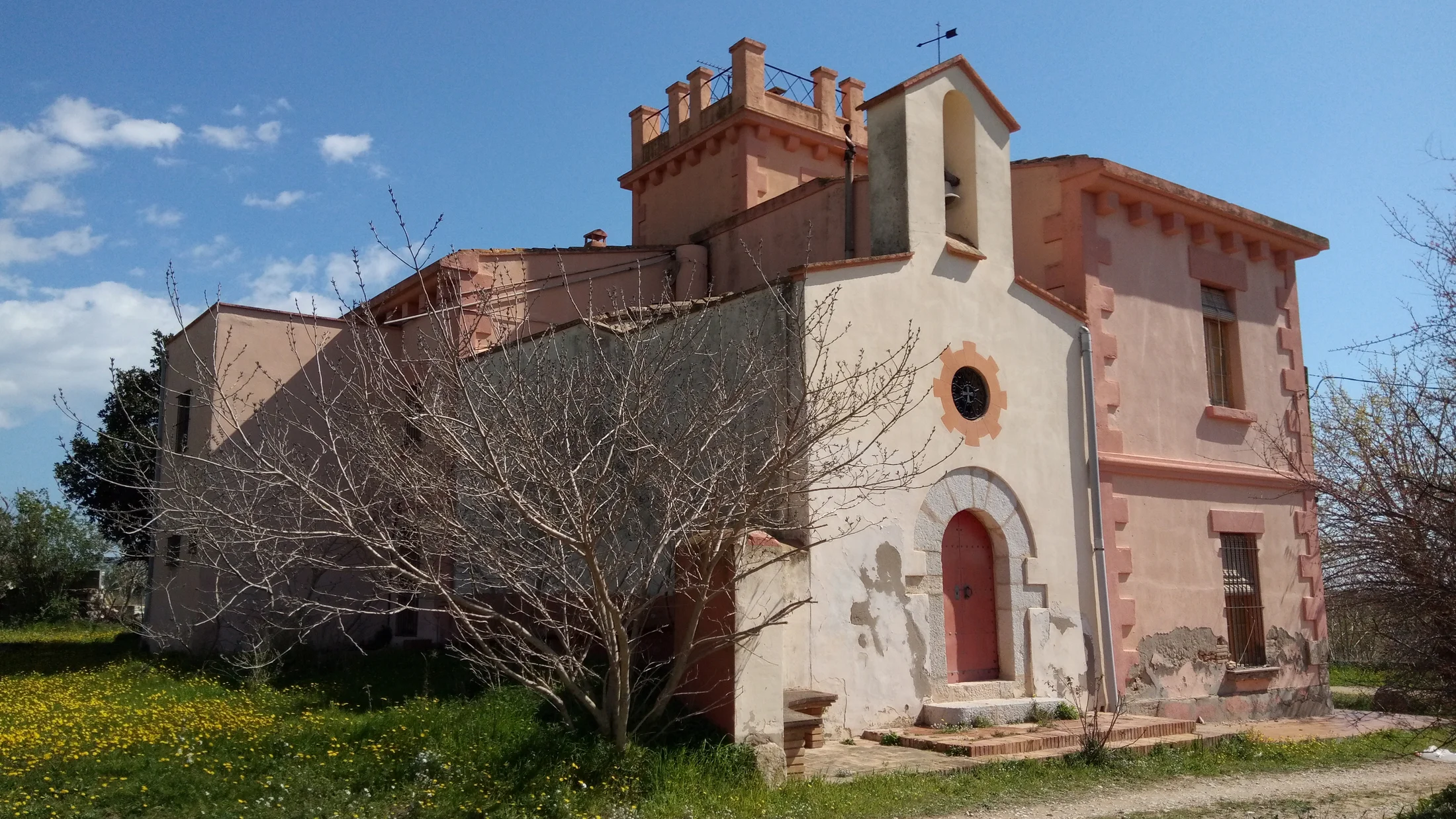 File:Masia de Santa Magdalena (Vilanova i la Geltrú).jpg