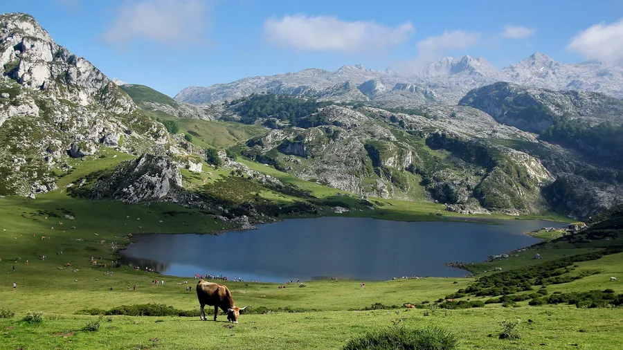 Viajar solo a la naturaleza en España: 10 destinos seguros para disfrutar en solitario