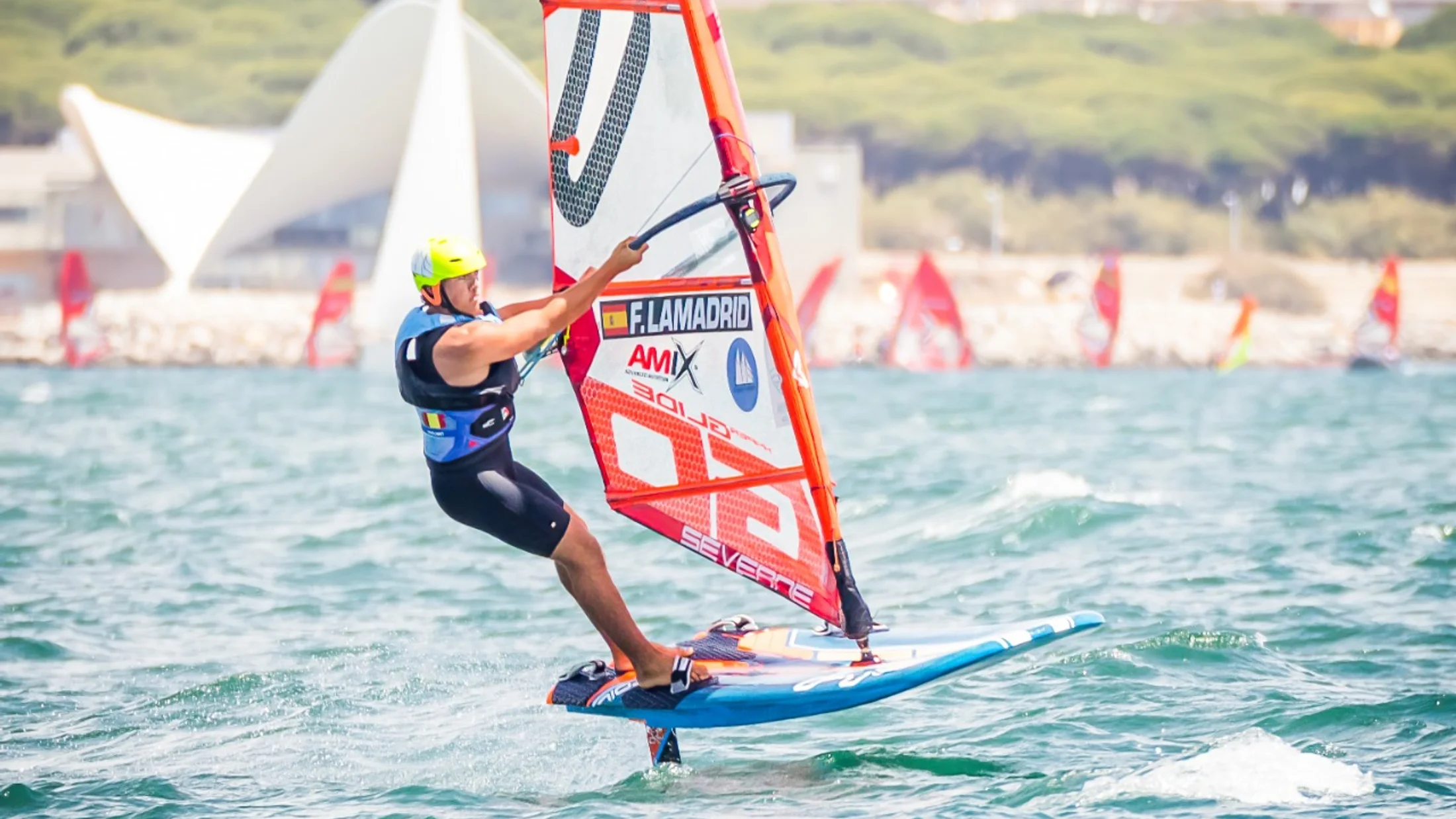 Windsurf en España: los 10 mejores destinos para aprender y progresar