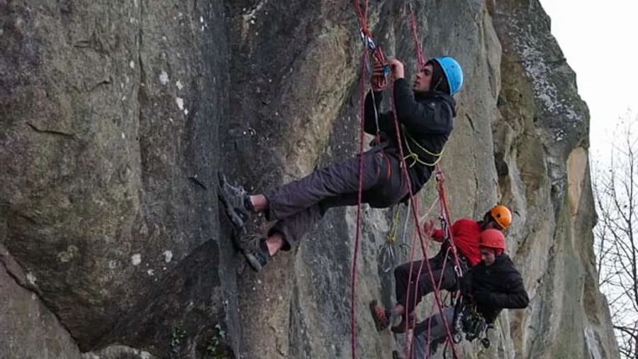 Curso y salidas de escalada en roca en Peñas de Urduliz, Bizkaia