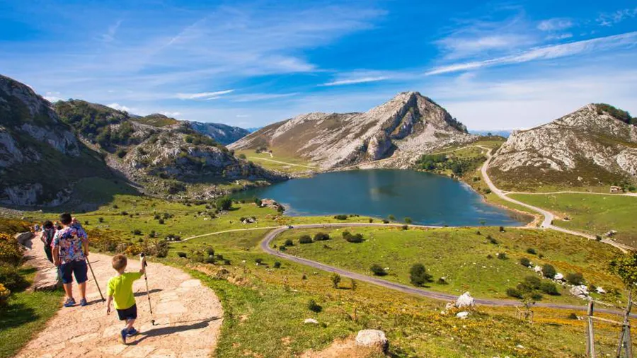 Turismo activo en Asturias: senderismo, surf y descensos entre ríos y acantilados